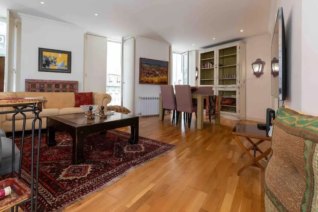 Historical 3 Bedroom Duplex Apartment In Lisboa