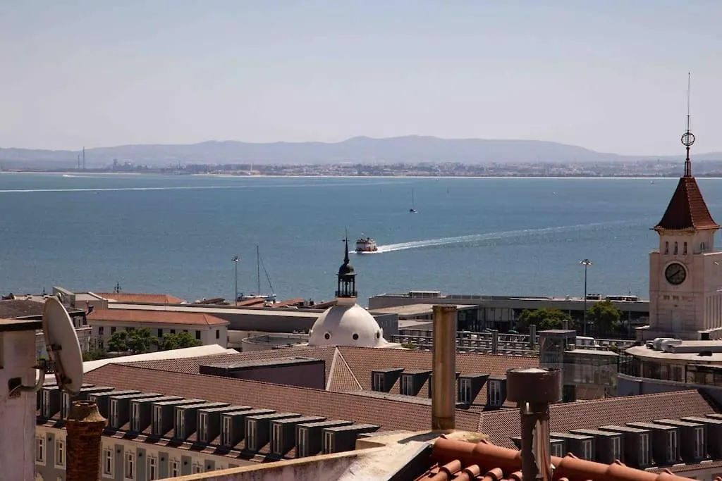 Historical 3 Bedroom Duplex Apartment In Lisboa