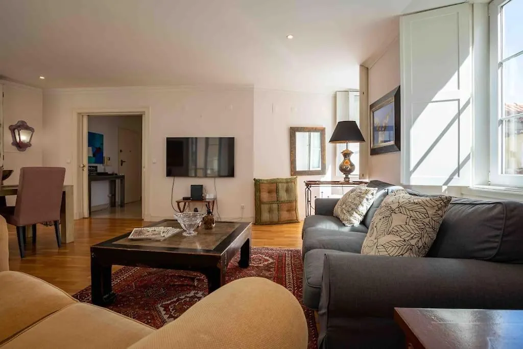 Historical 3 Bedroom Duplex Apartment In Lisboa 0*,