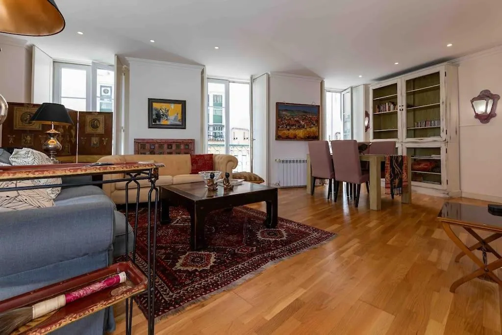 Historical 3 Bedroom Duplex Apartment In Lisboa
