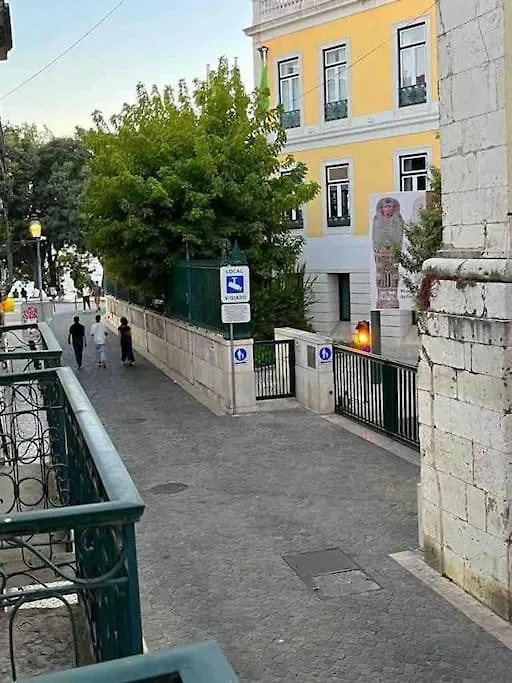 Historical 3 Bedroom Duplex Apartment In Lisboa