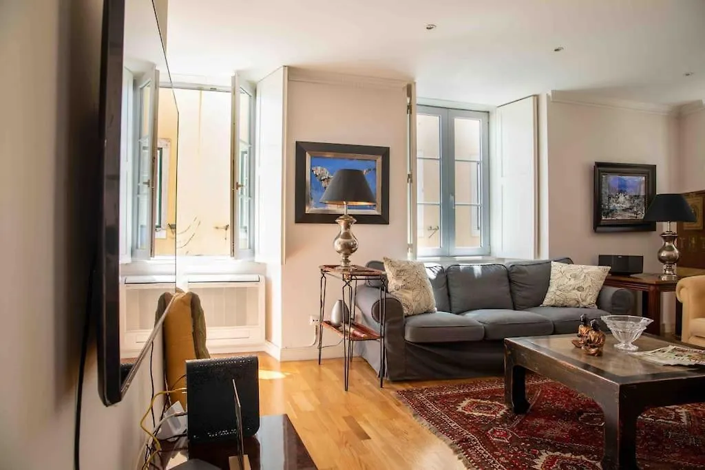 Historical 3 Bedroom Duplex Apartment In Lisboa